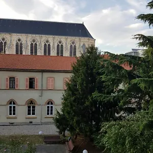 115-rue-vauban.hotels-rhonealpes.com/